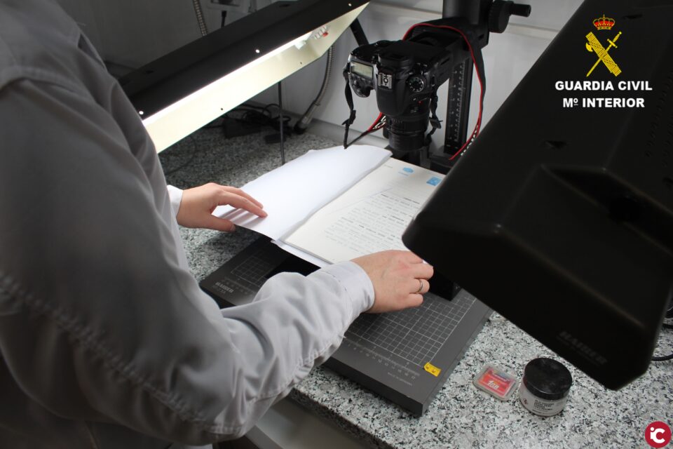 La Guardia Civil ha detenido en Torrevieja a un hombre por estafar más de un millón de euros a su propia empresa