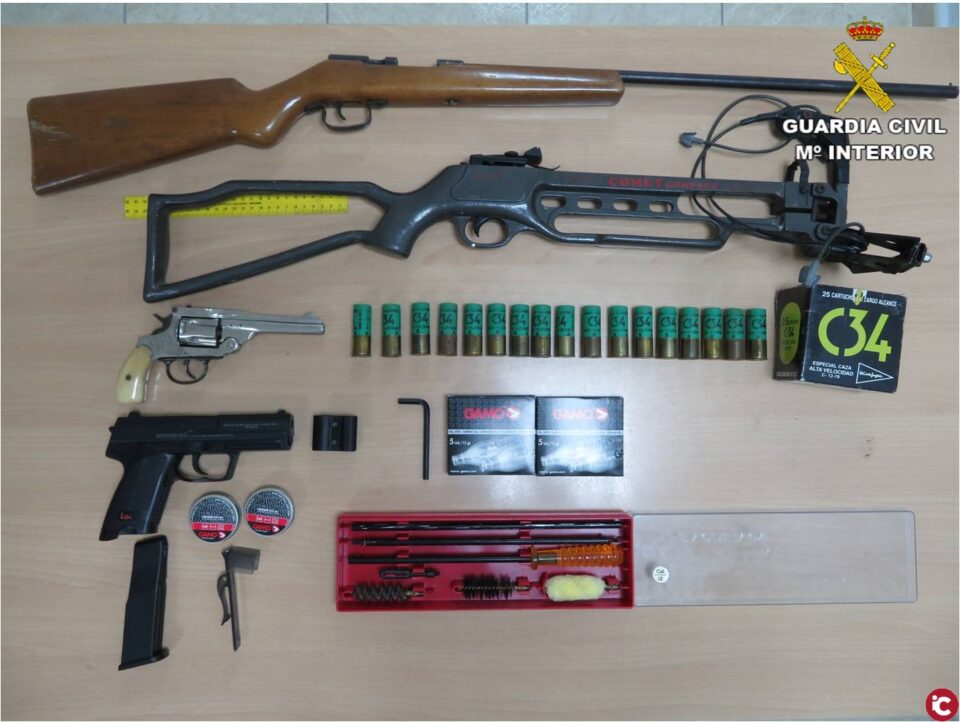 La Guardia Civil ha detenido en El Campello a dos ciudadanos rusos que ocultaban 7 armas ilegales.