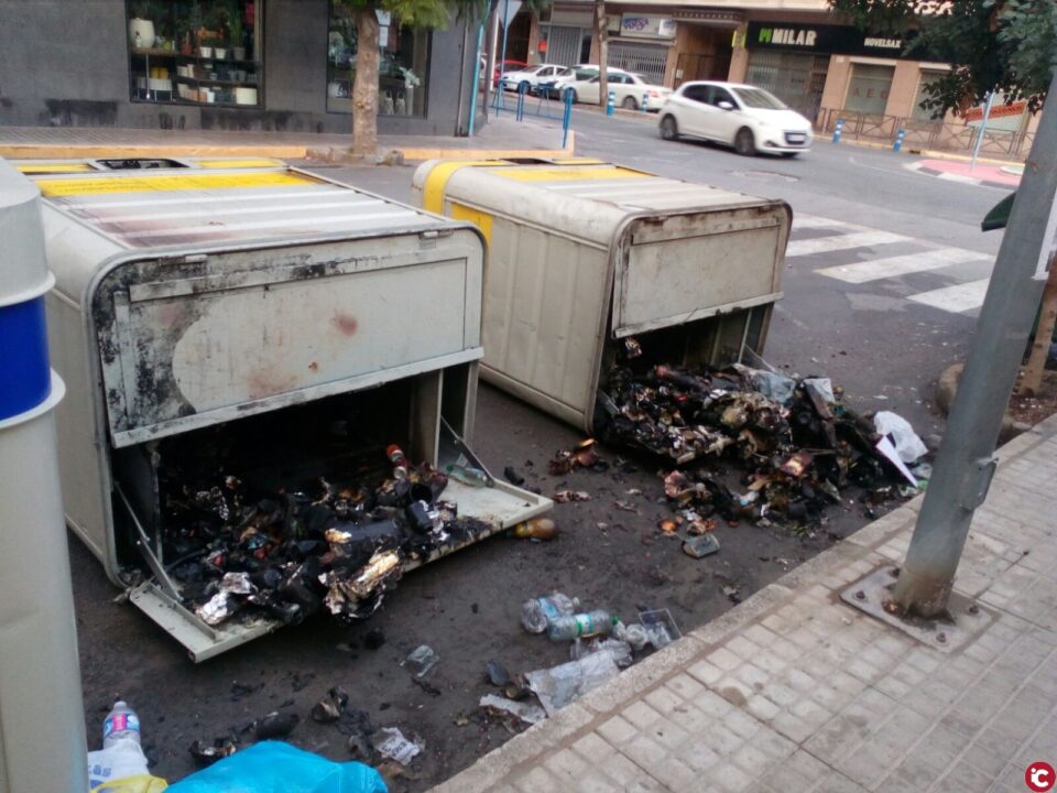 Prenden fuego a 36 contendores diseminados en 16 puntos diferentes