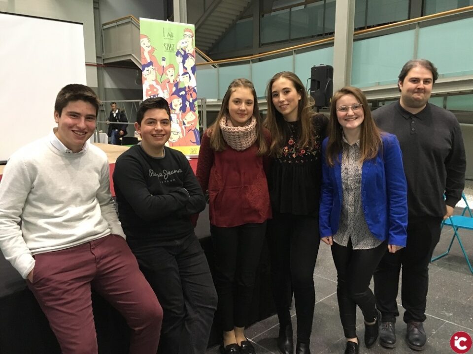 Lequip de lIES Fundació Ribera (Banyeres de Mariola) guanya la fase local de la Lliga de Debat de Secundària i Batxillerat de la Xarxa Vives a la Universitat Miguel Hernández dElx