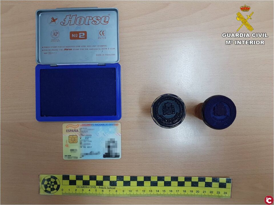 La Guardia Civil de Novelda detiene a dos hermanos por estafar con documentos falsificados más de 14.000 euros