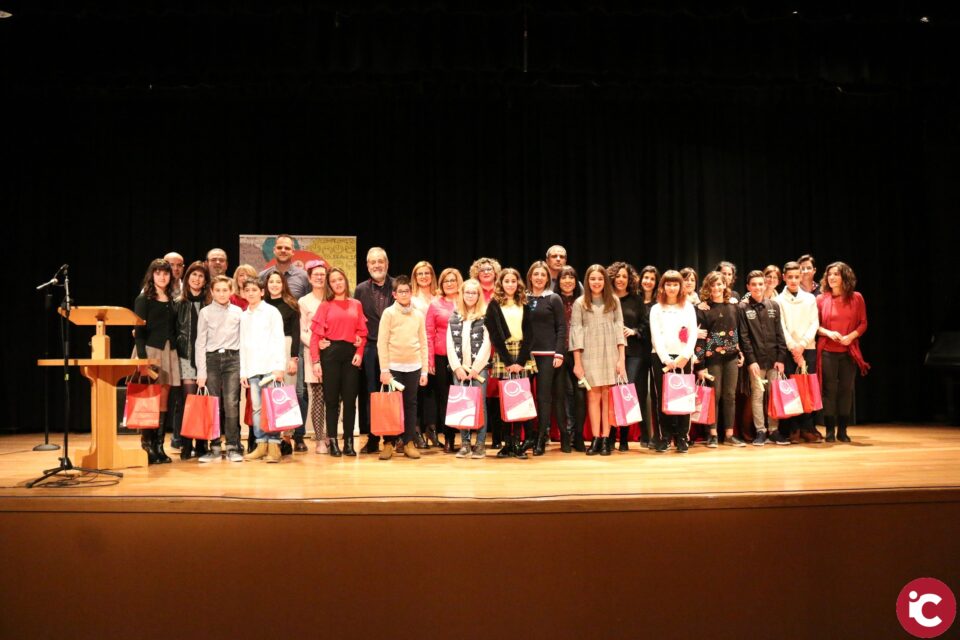 El Ayuntamiento homenajea a los alumnos y alumnas con mejores expedientes de primaria