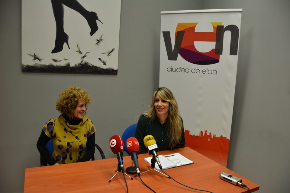 Turismo ofrece visitas teatralizadas para conocer los edificios modernistas de la Calle Nueva