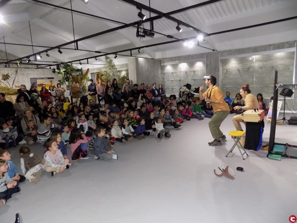 155 personas disfrutan de los Cuentos de Bote en el Museo de la Biodiversidad
