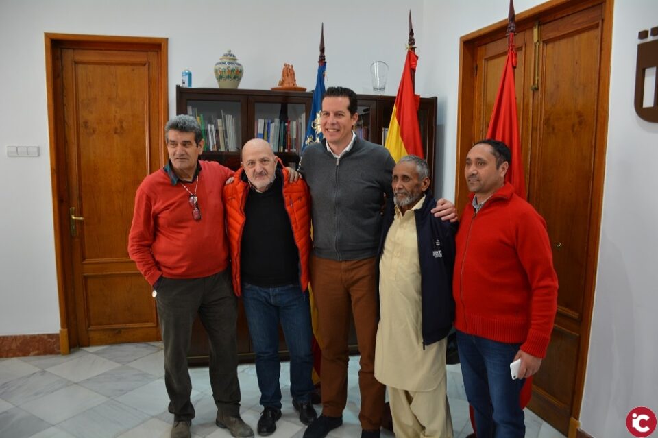 Conferencia en Elda del porteador más famoso de Pakistán junto al alpinista Sebastián Álvaro del programa Al filo de lo imposible