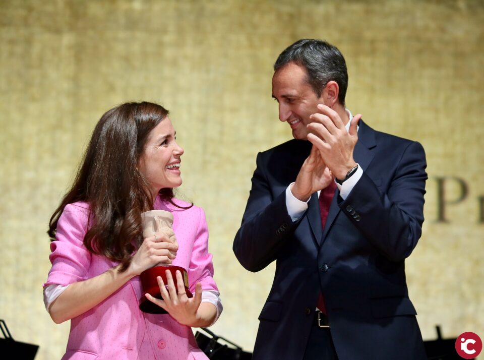 La actriz y escritora catalana Nuria Gago gana el Premio Azorín de Novela 2018 con su obra Quiéreme siempre