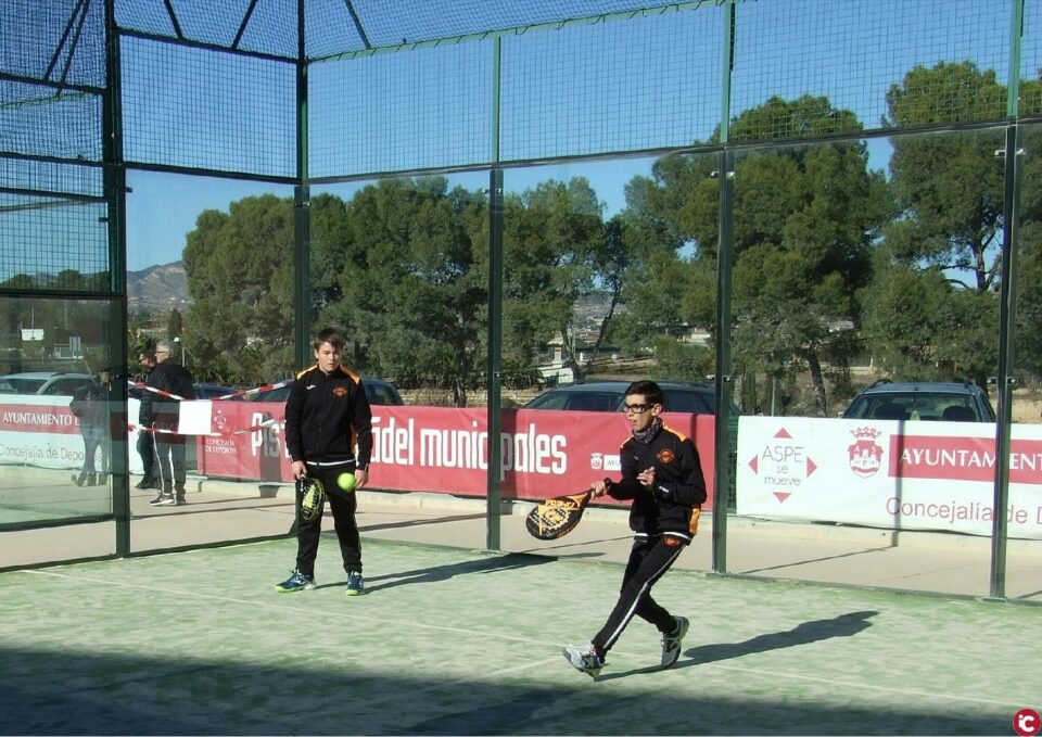 Nuevo torneo de pádel para categorías base en las pistas municipales
