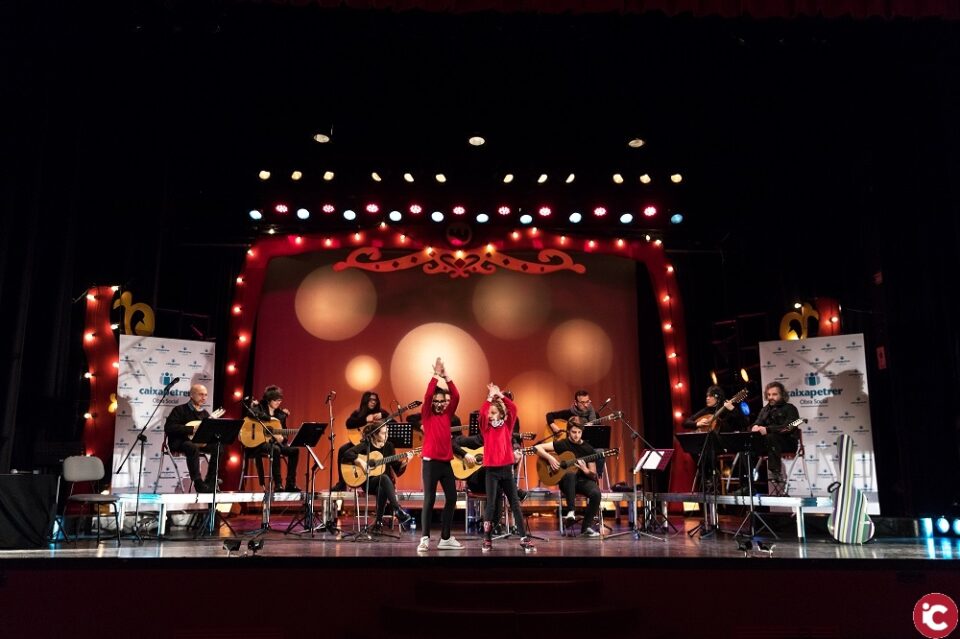 El Teatro Cervantes de Petrer acoge el concierto didáctico de Guitarra para todos