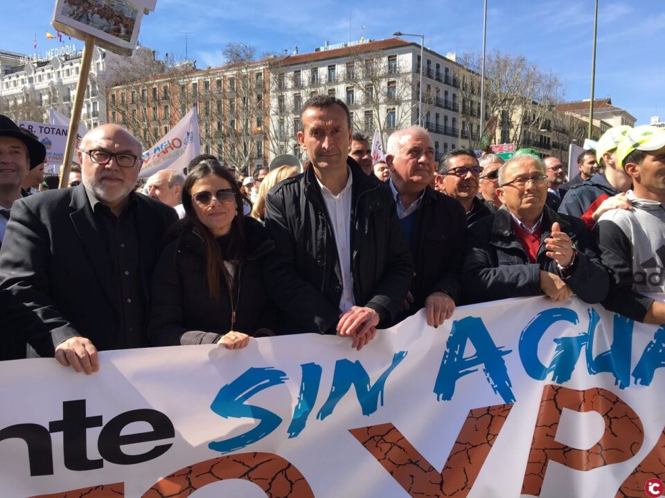 LA UNIÓ de Llauradors señala que están en juego la friolera de 1.000 millones de euros anuales si no hay agua para regar en las comarcas alicantinas