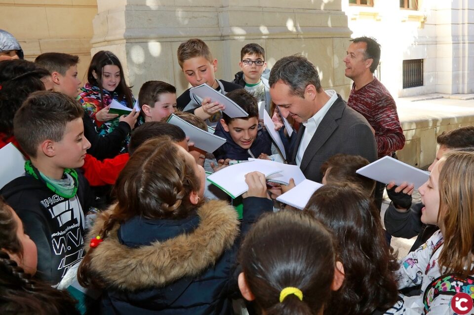 Pleno infantil del colegio Virgen del Rosario de Salinas en la Diputación de Alicante