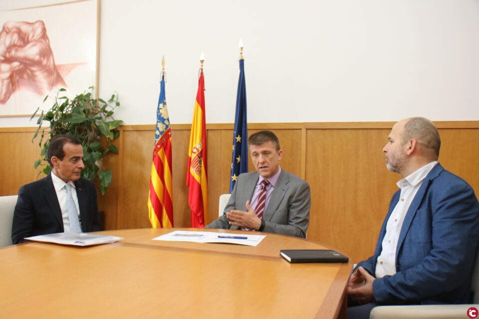 La Universitat d'Alacant i Qatar estudien establir convenis de col·laboració