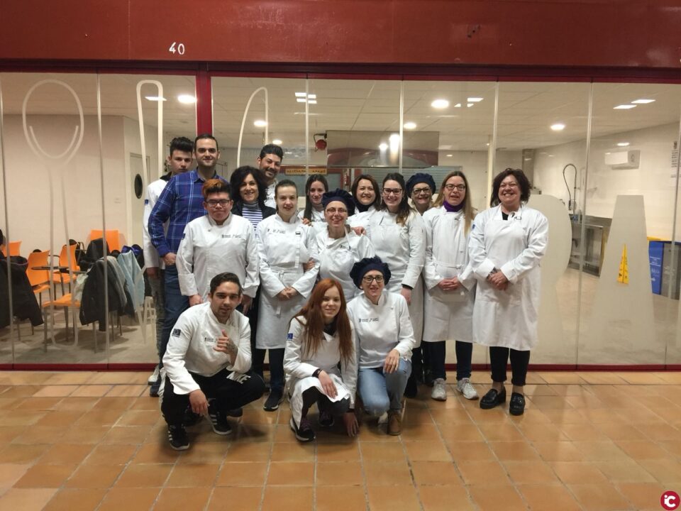 Finaliza el curso de ayudantes de cocina y camareros del CdT.