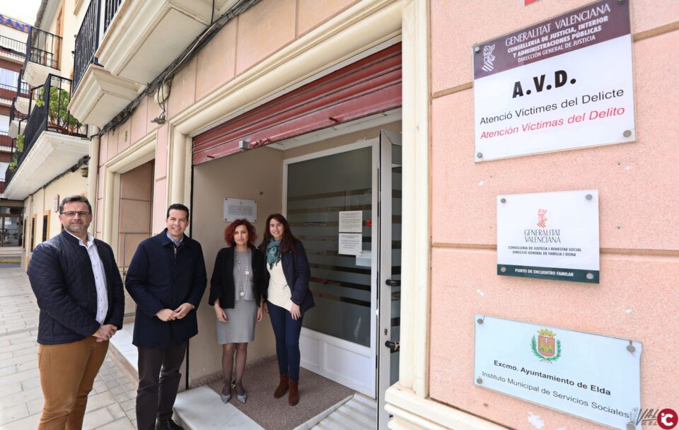 La directora general de Infancia y Adolescencia de la Comunidad Valenciana en su visita de hoy a Elda ha anunciado que se producirán mejoras y ampliación en el punto de encuentro Familiar.