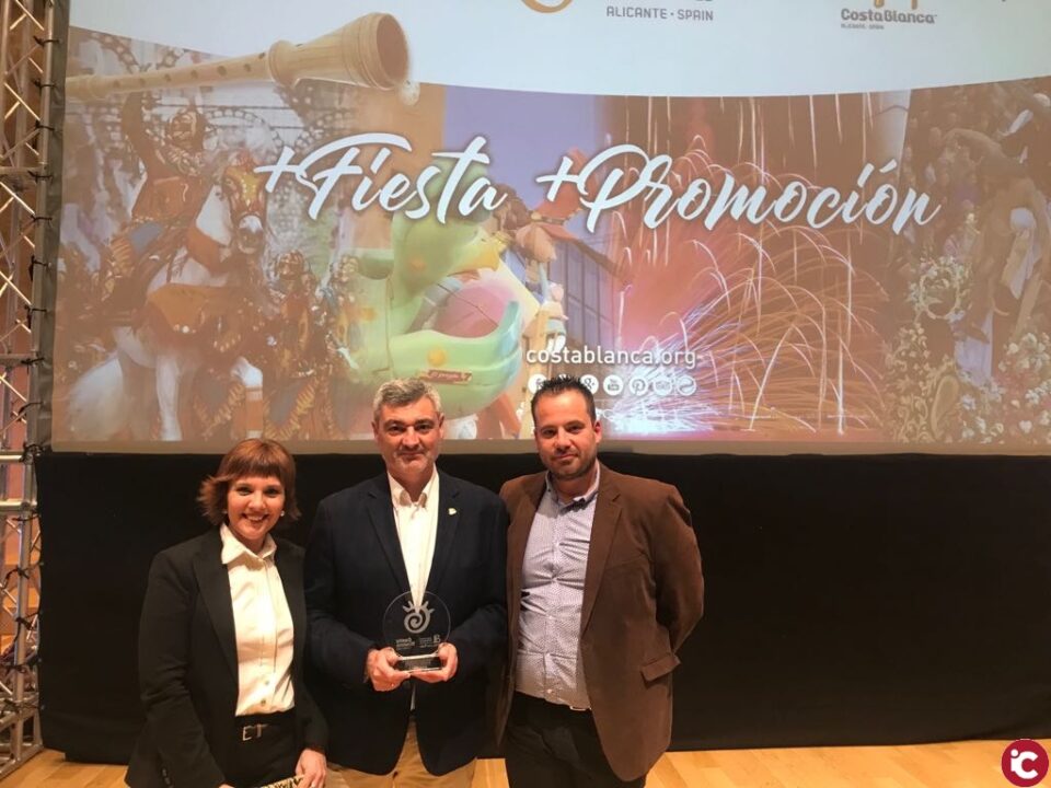 La Junta Central de Fiestas asistió ayer a la Gala + Fiesta + Promoción organizada por el Patronato Provincial de Turismo Costa Blanca en la Sala Sinfónica del ADDA