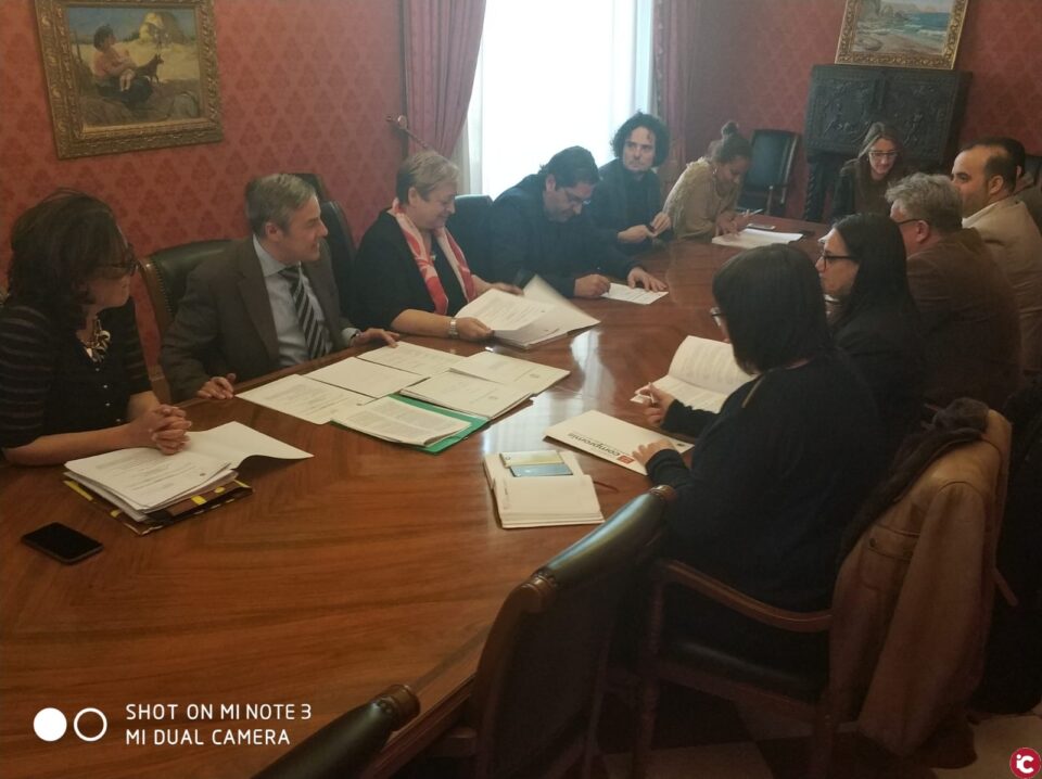 La Comisión de Asuntos Sociales y Culturales da un paso más hacia el Plan Edificant con la adhesión de los grupos municipales