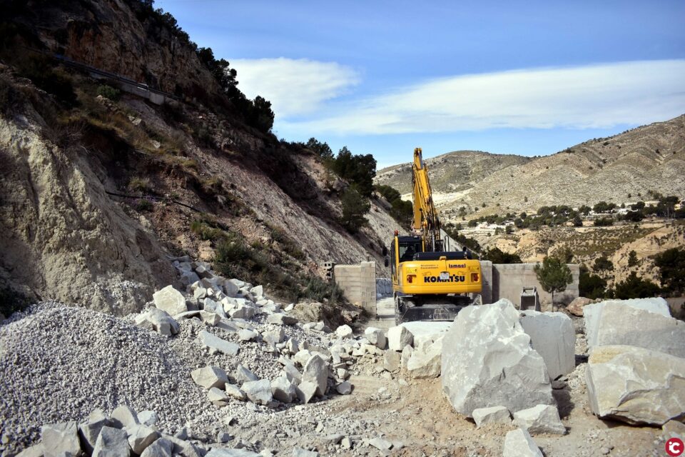 Las obras del camino de La Almadraba en marcha