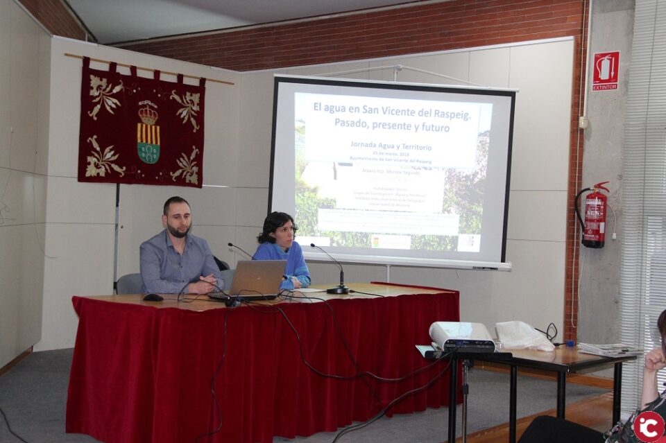 San Vicente debate su futuro sobre el agua