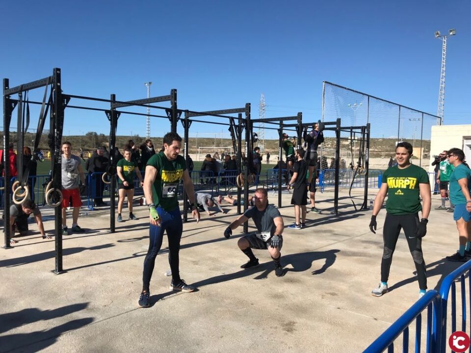 Más de 180 deportistas participan en el primer desafío Murph celebrado hoy sábado 24 de marzo en el barrio de San Gabriel