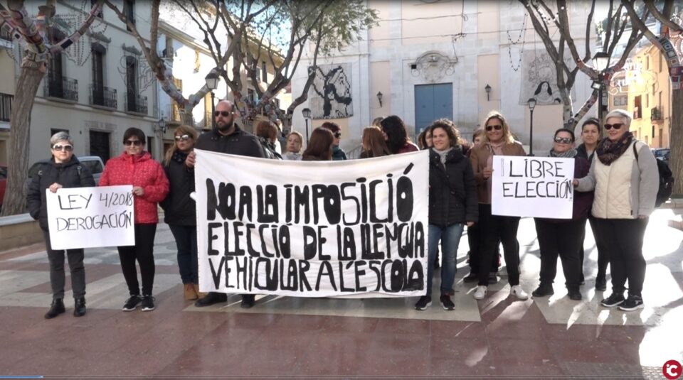 Concentración de madres y padres del CEIP Virrey Poveda de Petrer