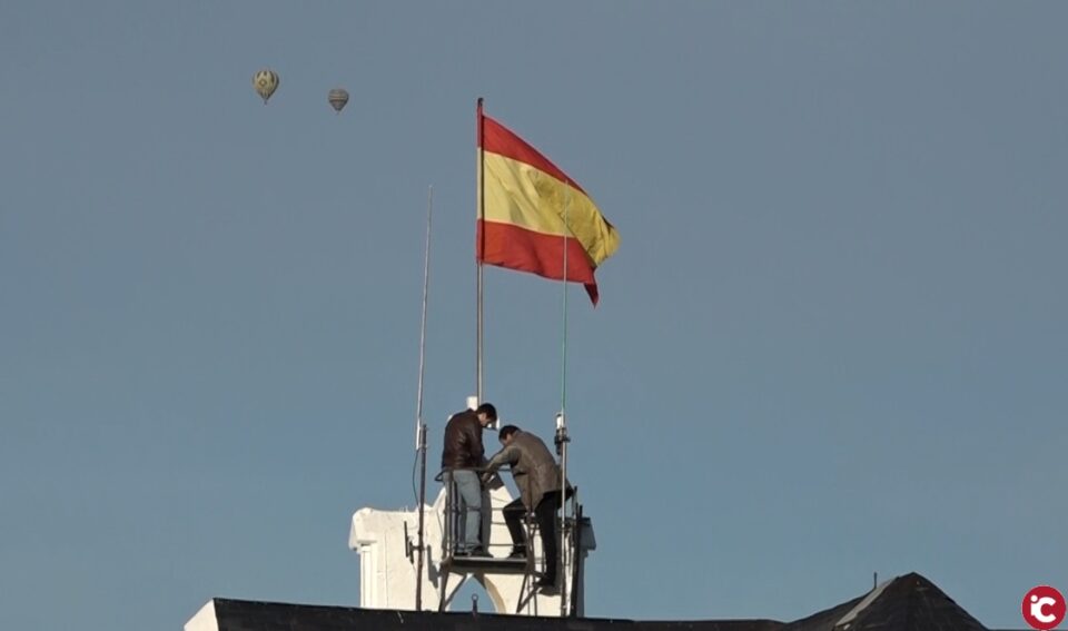 Tradicional Plantà de banderes i esmorzar de coques