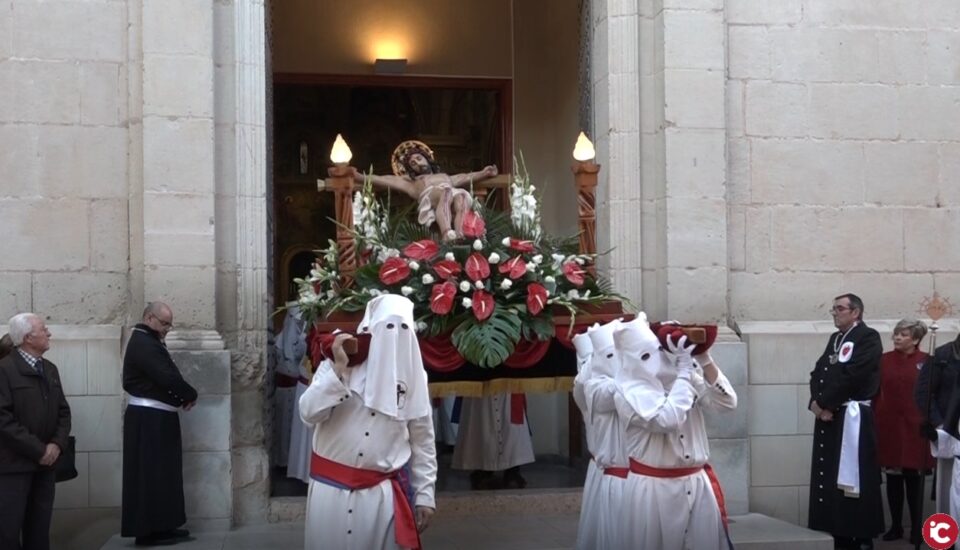 Emotiva procesión del Santo Entierro