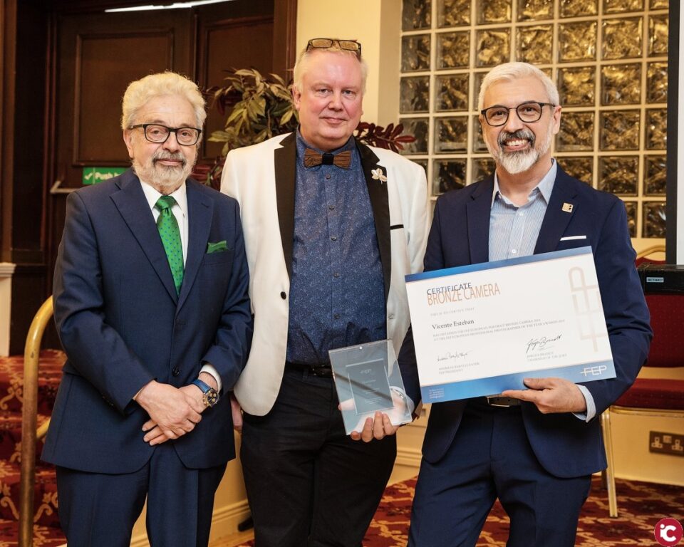 Bronze Camera of the Year al fotógrafo eldense Vicente Esteban