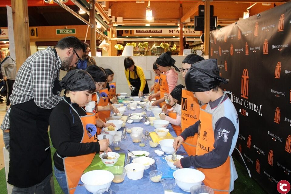 Cocina para niños y niñas en el Mercado Central de Ibi