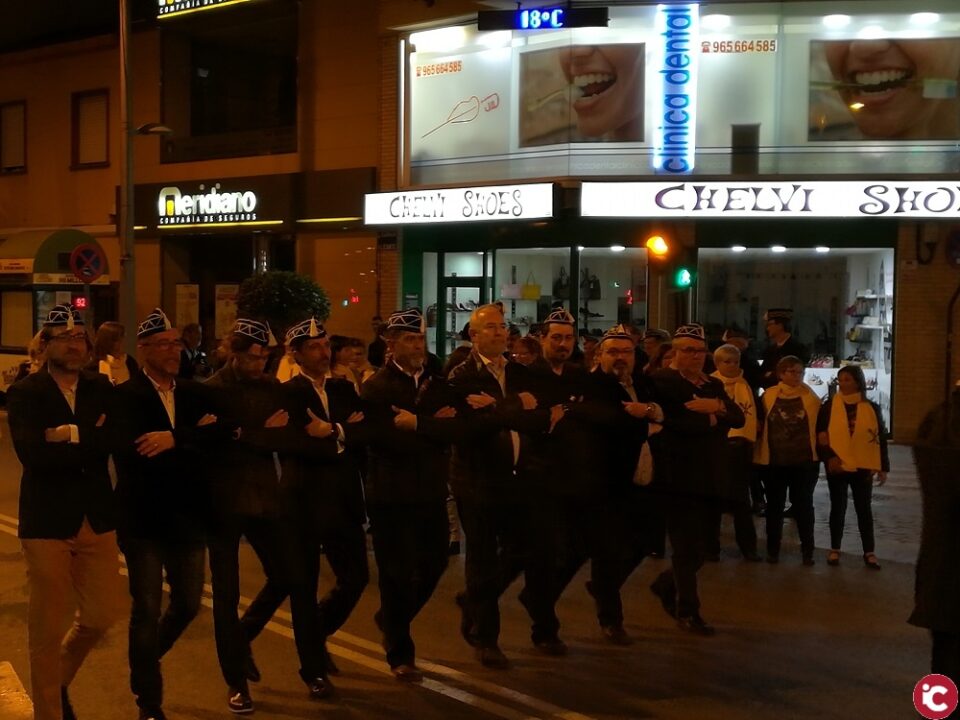 Primer gran desfile de fiestas con una colorida y musical Entraeta cristiana 