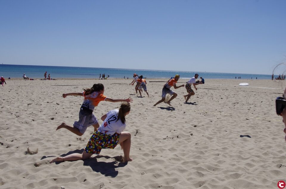 El Patronato Municipal de Turismo y Playas colabora en la 5ª edición de un torneo de Ultimate Frisbee Beach