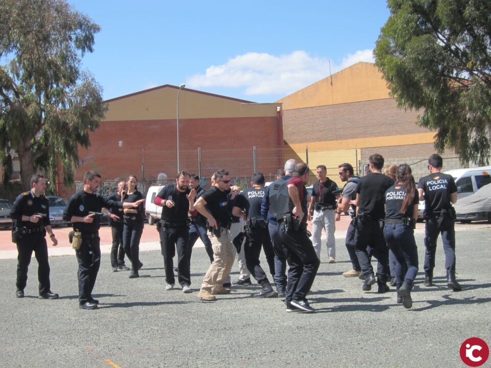 La Policía Local participa en un curso de enfrentamiento armado frente a agresiones