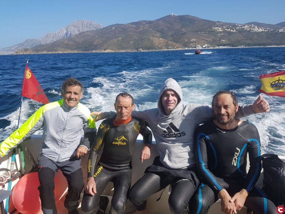 El nadador villenense Pepe Cabanes culmina el cruce del estrecho de Giblaltar. 15