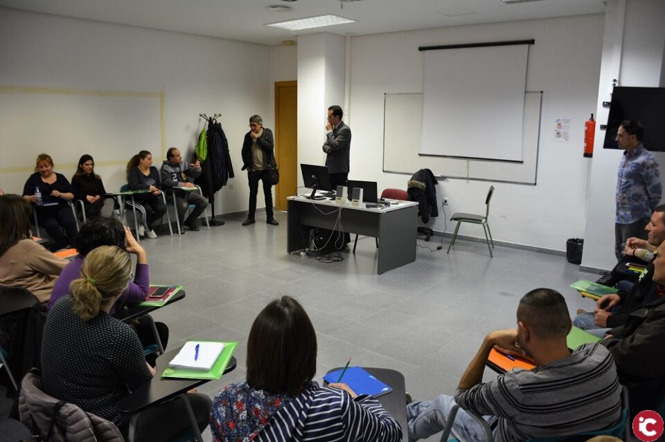 Elda lleva a cabo un programa de búsqueda de empleo y emprendimiento para mayores de 30 años
