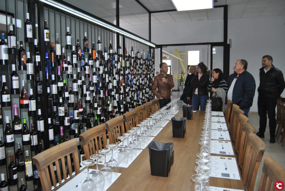 Presentación y visita institucional del Ayuntamiento de Pinoso a las nuevas instalaciones de Bodegas Volver