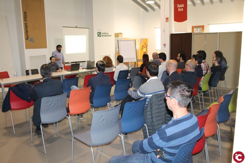 Alumnes del curs en ciberseguretat de la Fundació Telefónica presenten els seus projectes