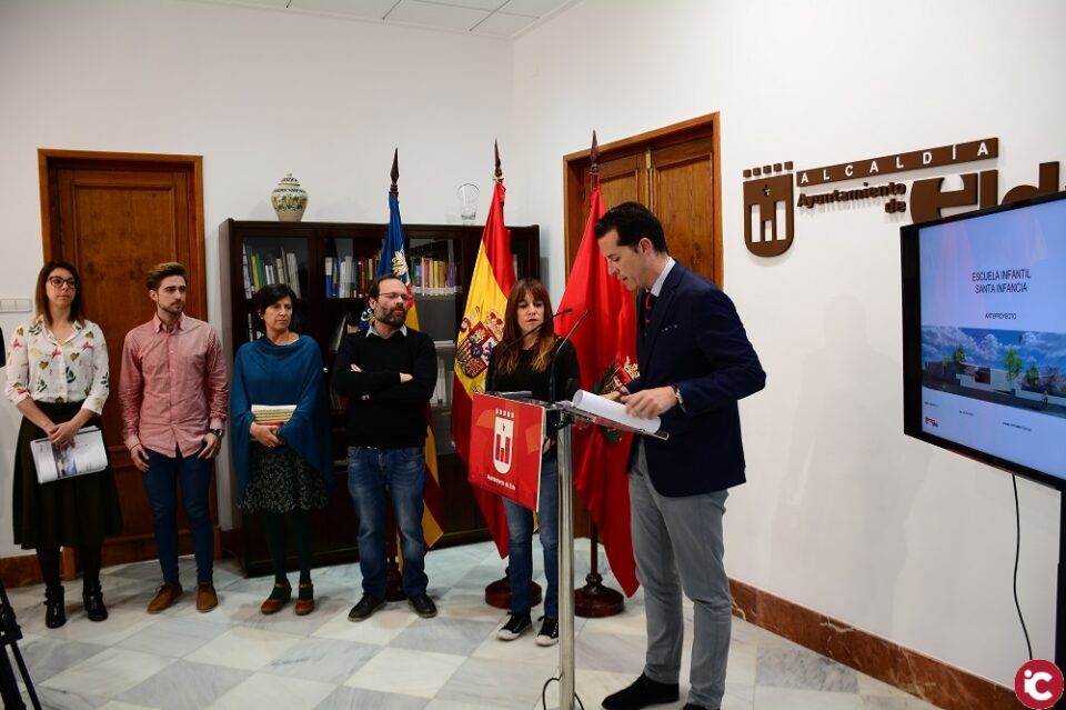 El Ayuntamiento presenta a la Comunidad Educativa del Santa Infancia el anteproyecto de la nueva escuela