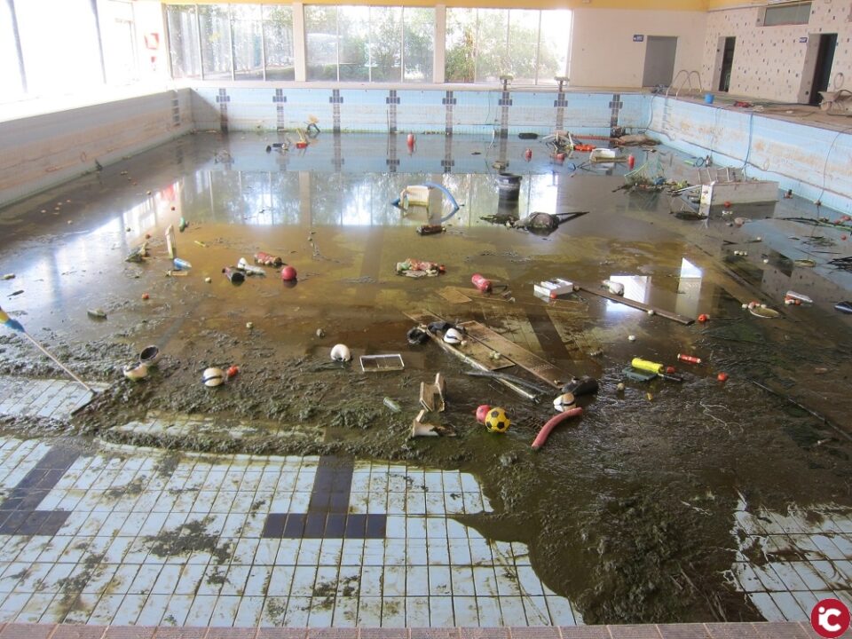 El Ayuntamiento de Novelda inicia las tareas de limpieza de Centro Salud Agua Deportivo