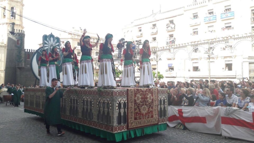 Videos de las Entradas en Alcoy: Entrada del Cristians y Entrada del Moro