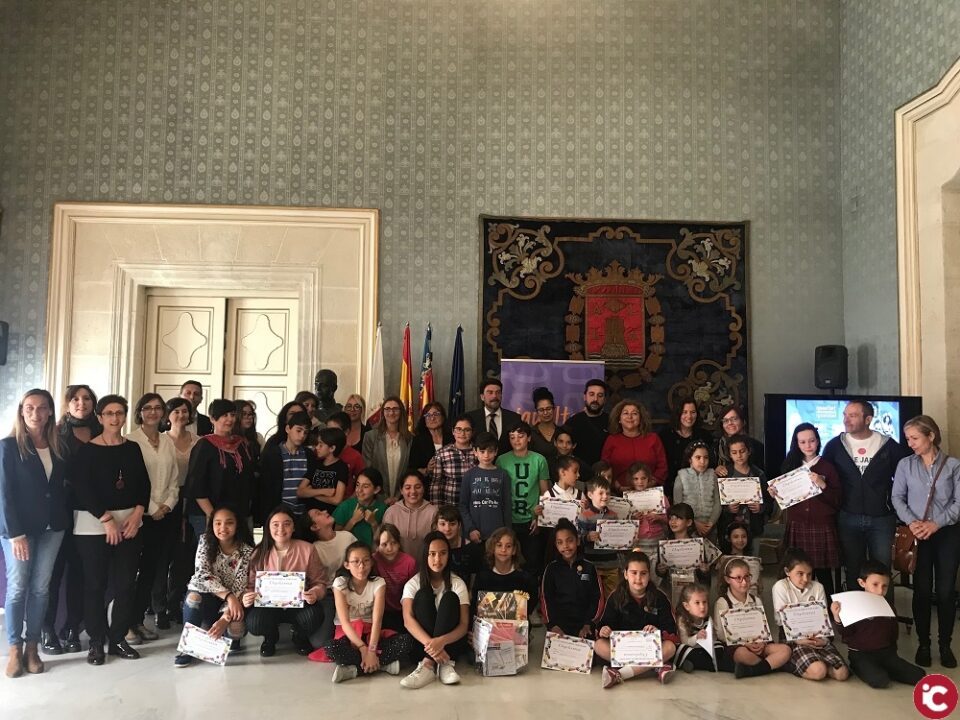 Entrega de los premios del II concurso de Dibujo y Pintura 8 de marzo : ¿De quién son las tareas de mi casa?