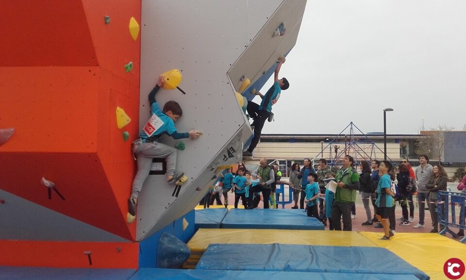 Más de 100 escaladores participan en el Campeonato Autonómico de Escalada en Bloque de Ibi