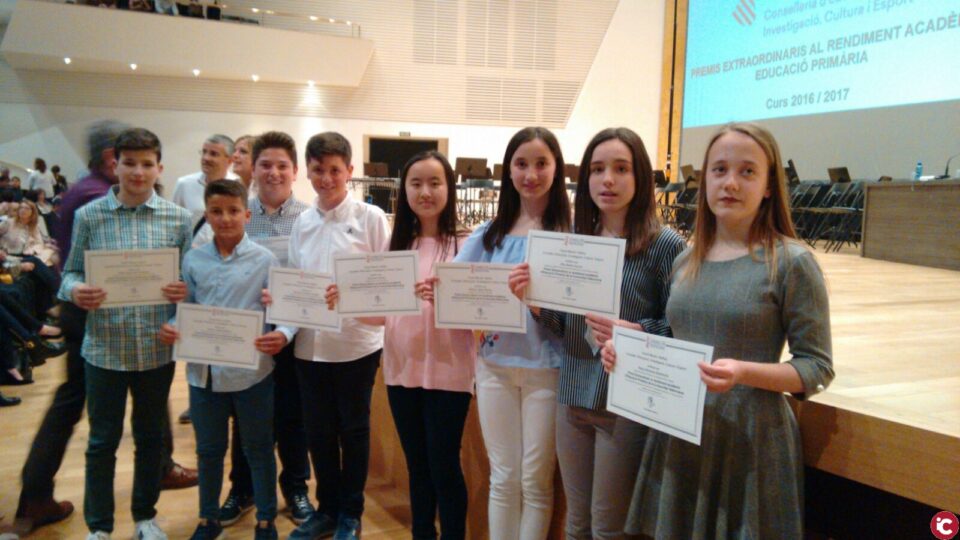 11 escolares de Villena galardonados en los Premios al Rendimiento Académico en Alicante