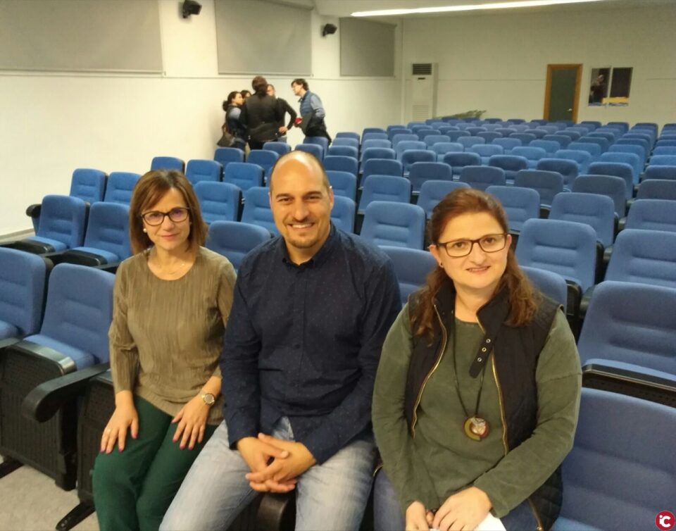 Cerca de 100 personas asisten a la conferencia sobre el autismo y déficit de atención en Ibi