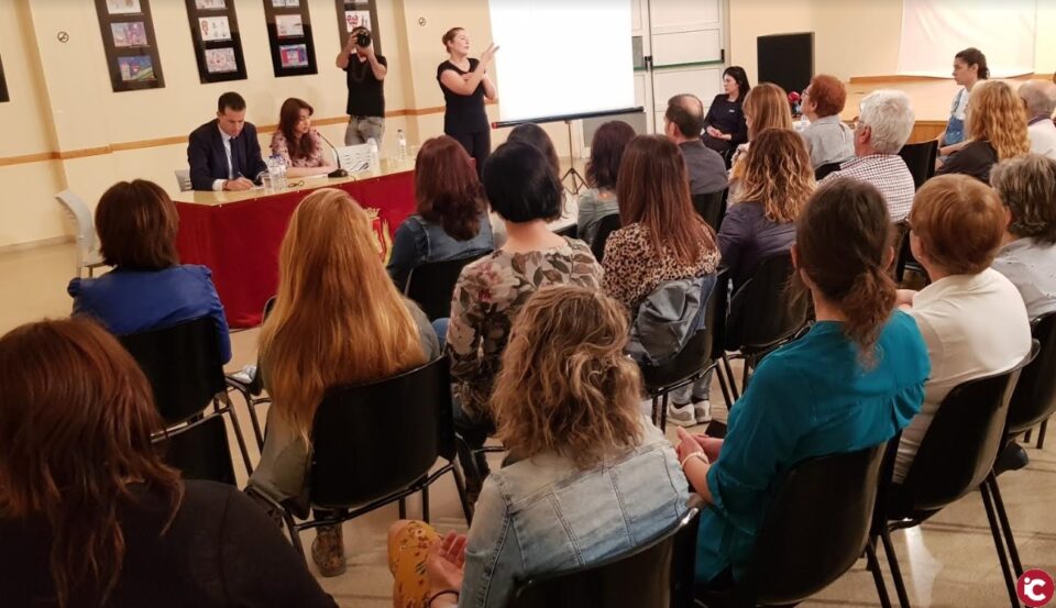 Se presenta en Elda la campaña LaCuartapata para mostrar los Servicios Sociales como un pilar