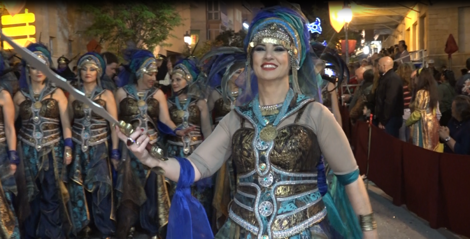 28 d'Abril: "Dia de l'Entrà" . Videos de la Moguda de Bandes i Desfile de l´Entrà