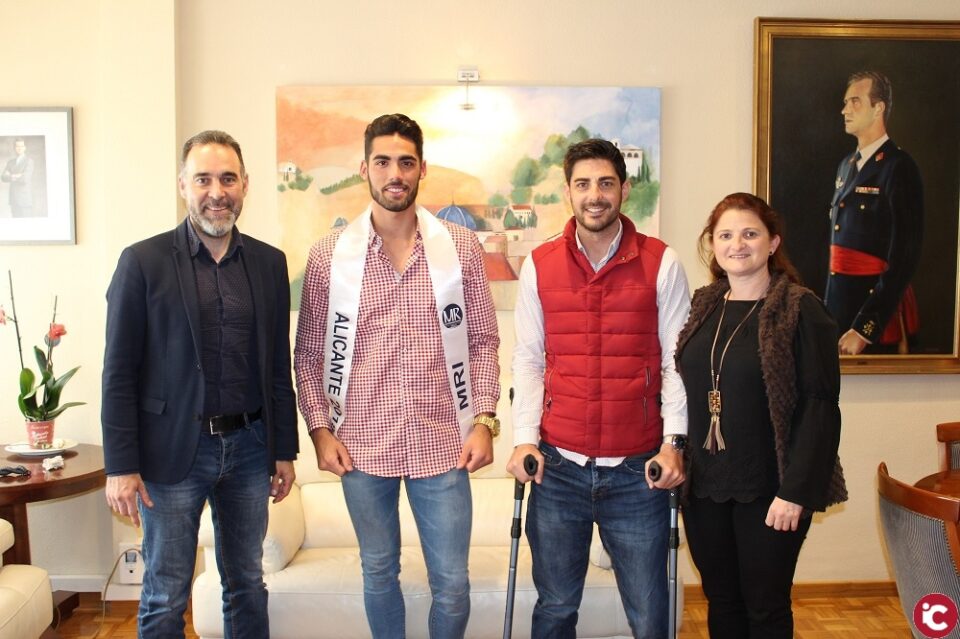 Recepción en el Ayuntamiento al ibense Manuel Cruz Abellán