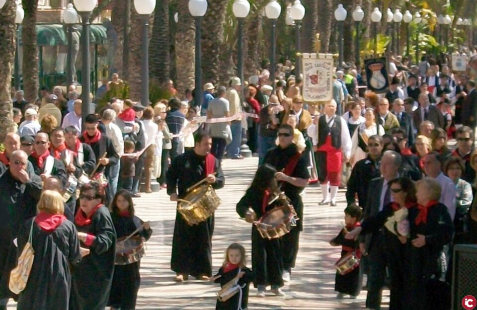 El sábado se celebra el Alicantino de Adopción con desfile y actuaciones en el auditorio de la Concha de la Explanada