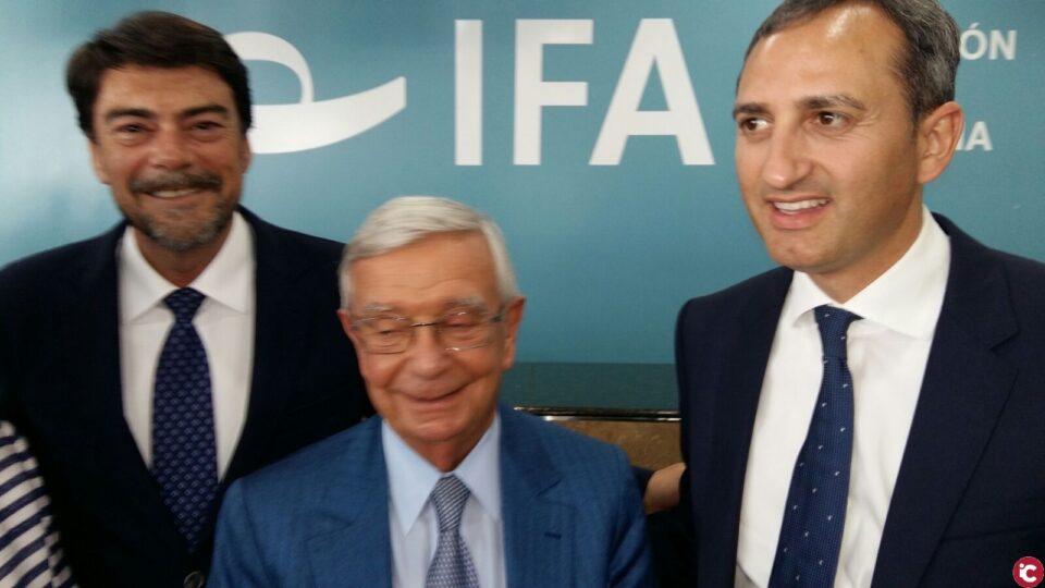 El alcalde Luis Barcala acepta el ofrecimiento de que Alicante albergue la sede de la Academia de la Gastronomía del Mediterráneo