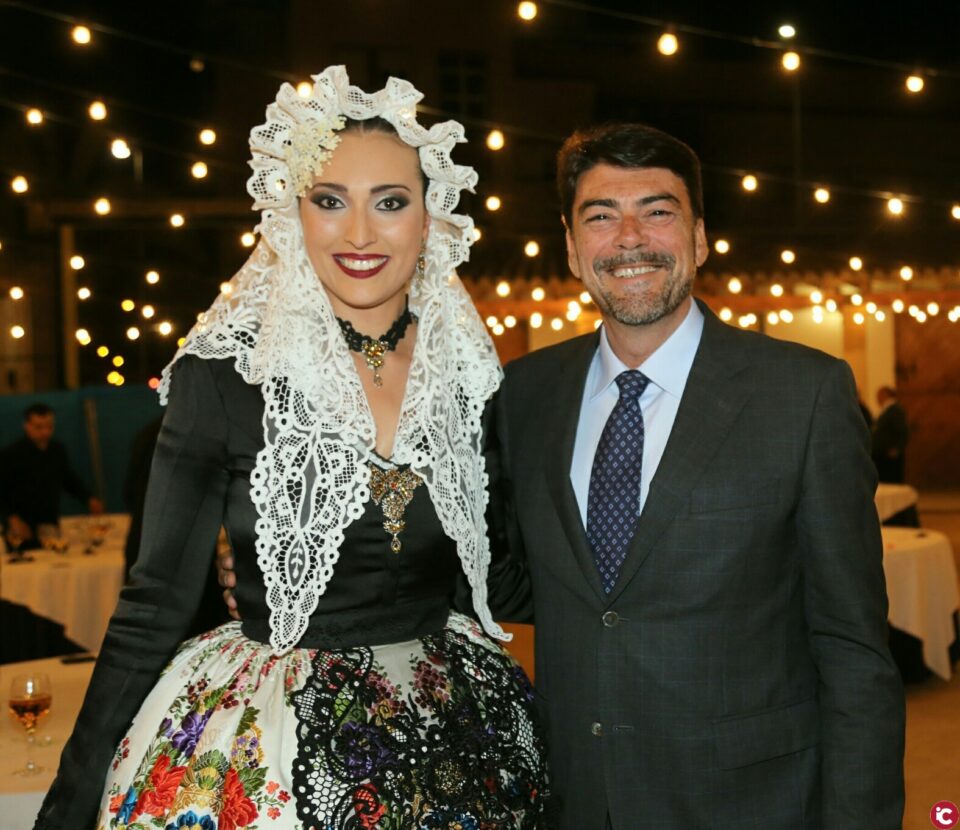 El alcalde de Alicante felicita a la recién elegida Bellea del Foc 2018
