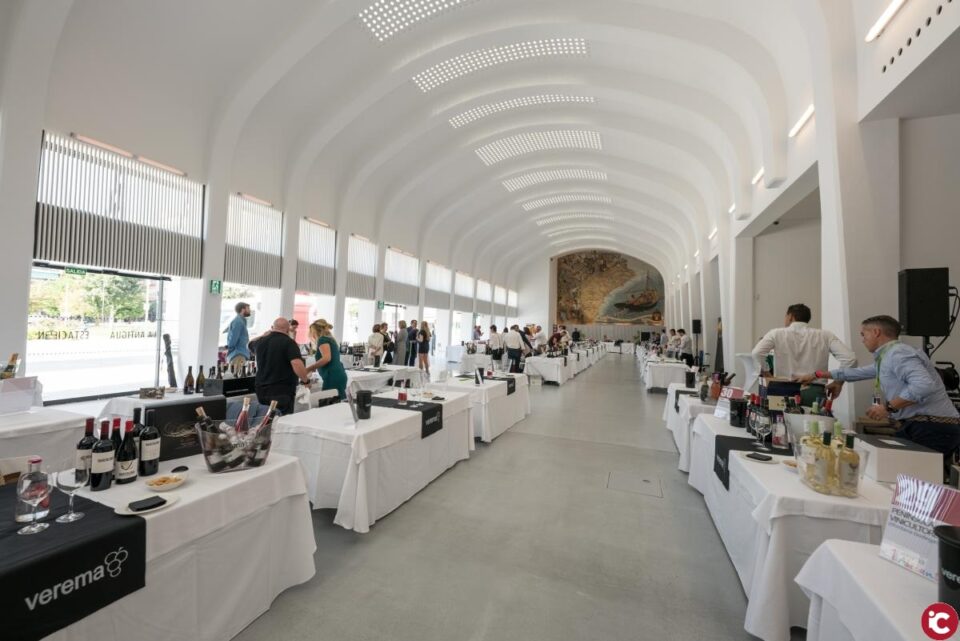 El Ayuntamiento cede el Hall Séneca para la celebración de una jornada sobre Vinos Artesanos de Alicante con la participación de una treintena de expositores