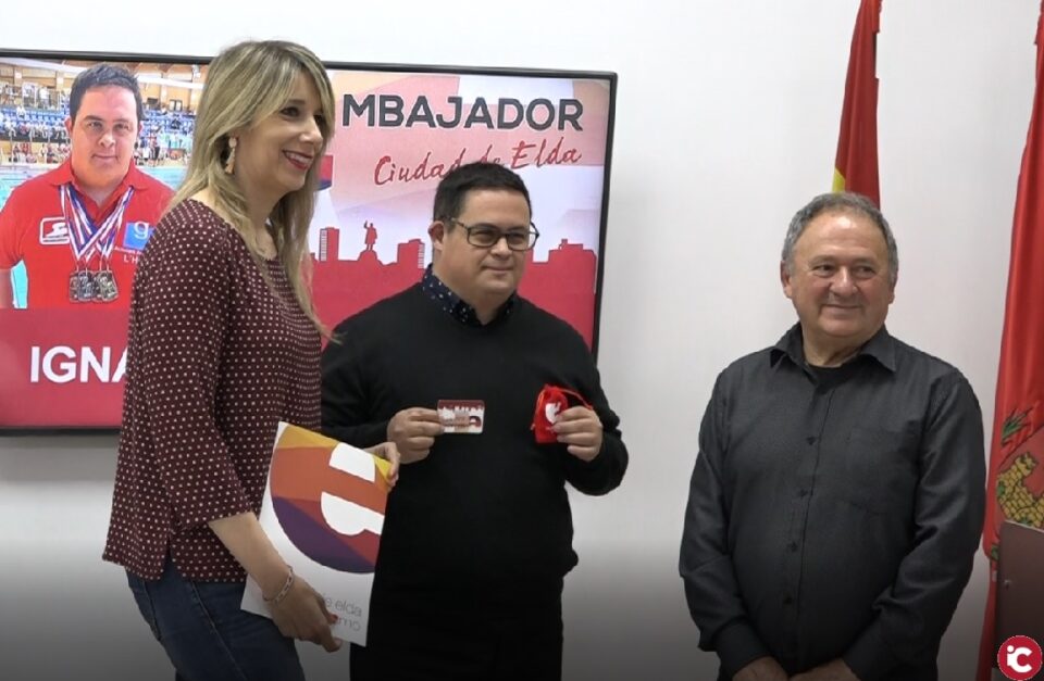 Nacho Gil se convierte en embajador oficial de la Ciudad de Elda