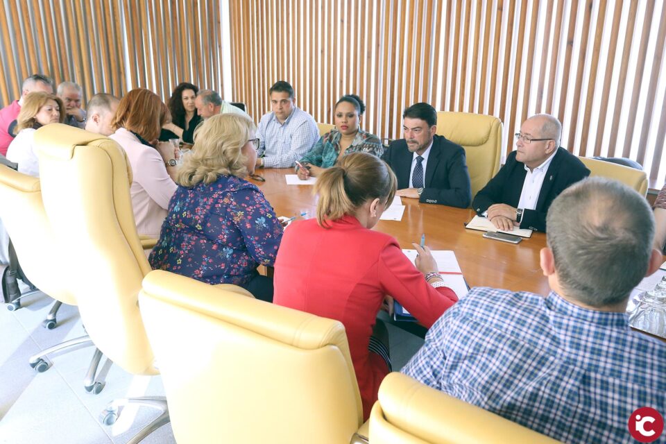 El alcalde se reúne con la Junta de Personal del Ayuntamiento de Alicante